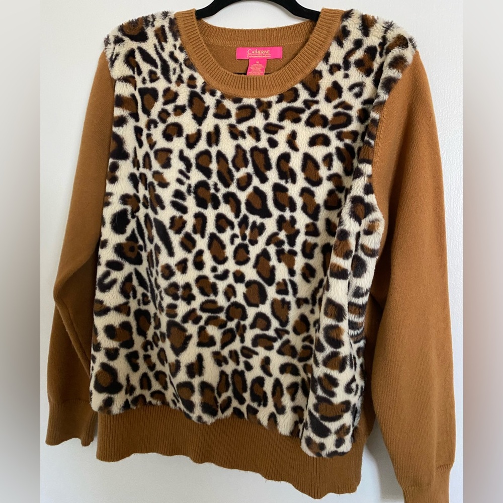Faux fur leopardprint sweater